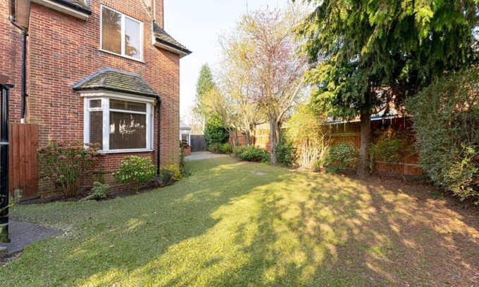 Birmingham Casa | Large Home near Edgbaston Stadium, UOB & QE hospital sleeps 6