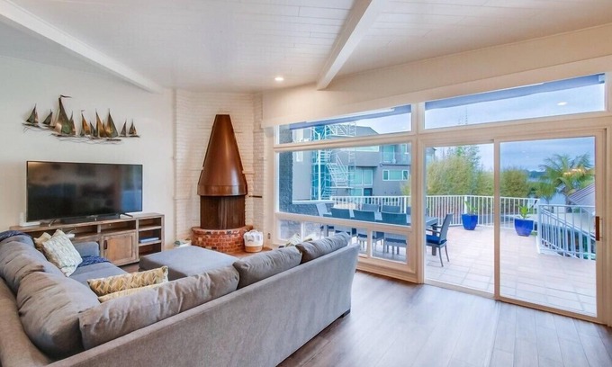South Mission Beach Casa | Large Home, One-House from Bay w/ AC, 4 Car Parking, New Upgrades
