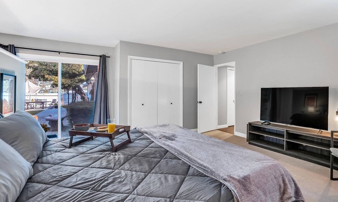 Concord Casa | Large home - Sleeps many 4B/2B
