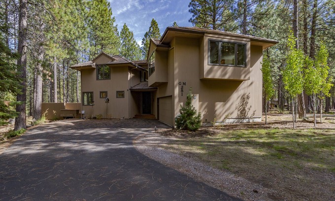 Black Butte Ranch Casa | Amplio y encantador de cuatro dormitorios con dos salas de estar