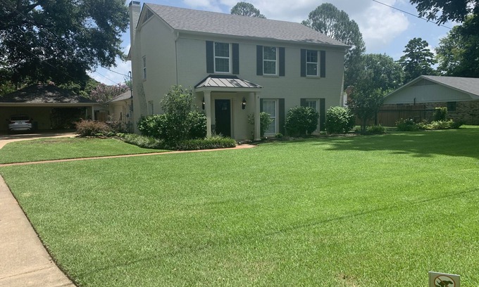 Natchitoches Casa | Large home with in ground pool and hot tub. Four block walk to downtown fun.