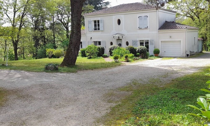 Cahors Casa | Large house 190 living space 5 bedrooms 10 people, Le Petit Versailles Cahors