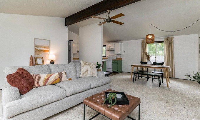 Mount Vernon Casa | Large House Downtown Mt Vernon, Dog Friendly