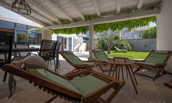 Le Bois-Plage-en-Re Casa | Large house in the heart of the village