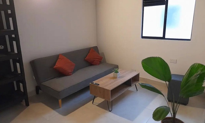 La Castellana Casa | Large house in Laureles safest area!