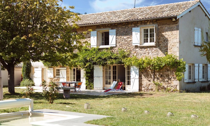Vauxrenard Casa | Gran casa en los viñedos, con carácter y una gran piscina segura.