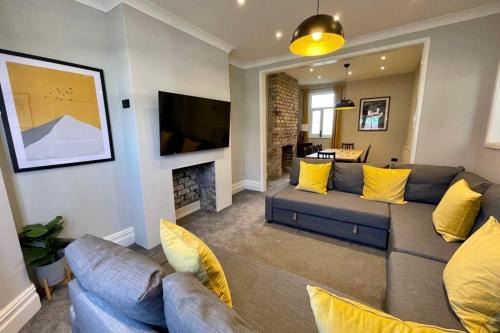 Canton Casa | Large House near Victoria Park For Groups, 10 mins bus to City Centre