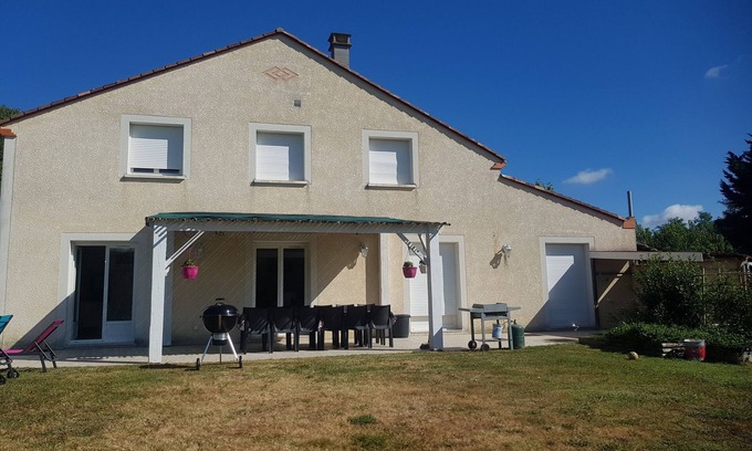 Layrac Casa | Large house on the gascony hillsides in layrac