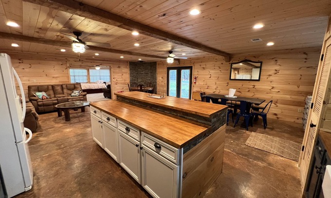 Higden Cabina | Large house on the lake sleeps 16!