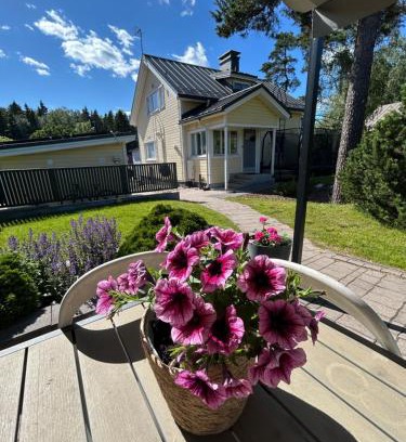 Pohjoinen Suurpiiri Apartamento | Large House - Sauna, Backyard & Tranquility