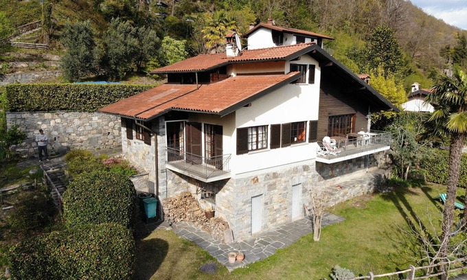 Piancassone Casa | Casa grande con jardín y unas vistas impresionantes del lago Maggiore