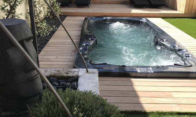 Royan Casa | Large House with Spa, right in the center, close to the beach and the market.