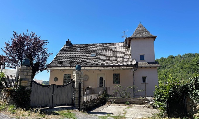 Cransac Casa | Large house with swimming pool, petanque court and beautiful views