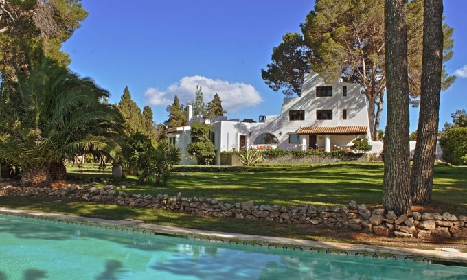 San Antonio Bay Casa | Casa de estilo ibicenco,precioso oasis de vegetación y con 2 piscinas. Tranquilo