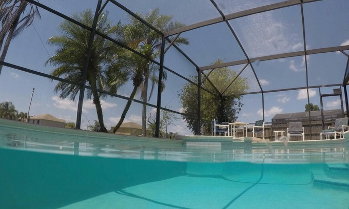 Crescent Lakes Villa | Large Kissimmee Lakeside Villa con orientación sur piscina y spa