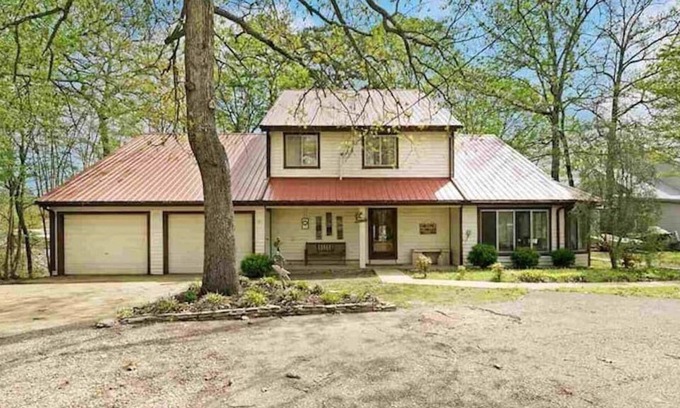 Lutts Casa | Large Lake House on Pickwick Lake