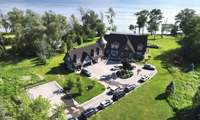 Georgina Cabaña | Large Lake Simcoe Cottage 8 Bedrooms