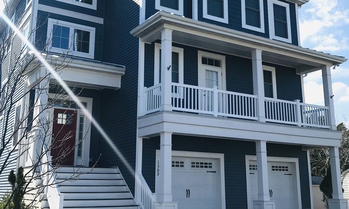 Lewes Casa | ¡Nuevo alquiler multifamiliar de Lewes Beach! Grande y recién decorado!