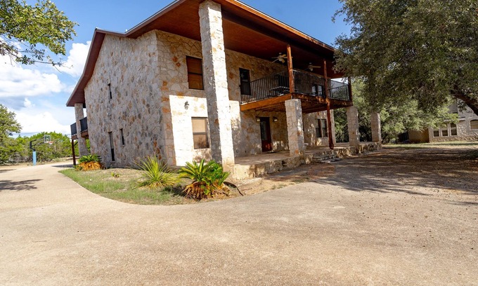 Sabinal Casa | Large Lodge located in Mountain Valley