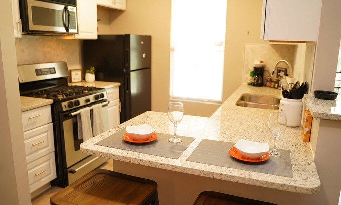 Church Street Casa | Large Lux Duplex 5Beds/4Baths 10 Mins from Airport