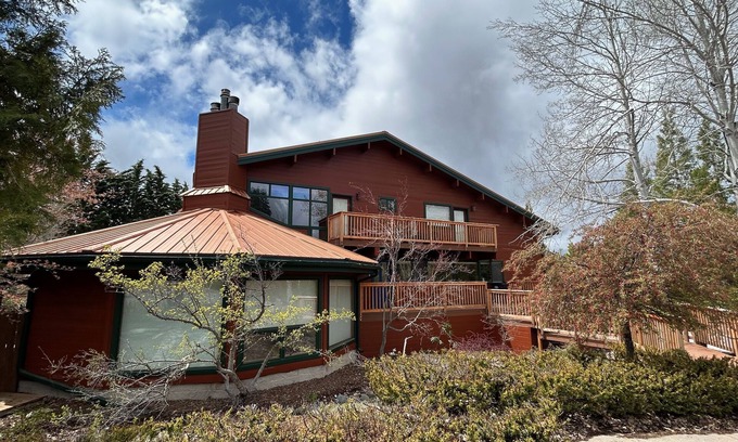 Mount Shasta Casa | Gran monte de lujo. Shasta Home (4600 ') en el campo de golf del resort con impresionantes vistas