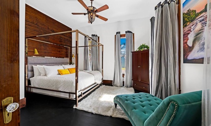 Kerrville Casa | Large Luxury 4bed with secret door & poker table , +EV