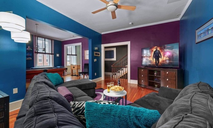 Downtown Harrisburg Casa | Large Luxury Executive Home Grand Piano +Courtyard