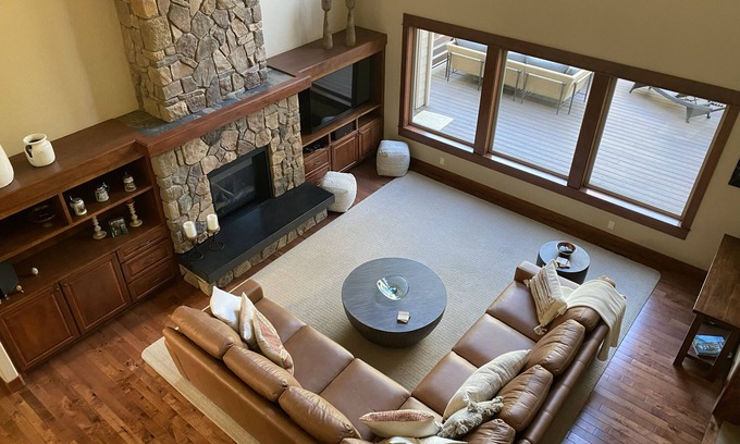Awbrey Butte Casa | Large luxury home in desirable NW Bend, 30 minutes to world class skiing/snow