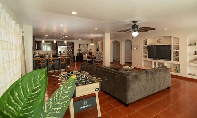 La Joya Casa | Large Luxury Home, Ocean View & Private Jacuzzi