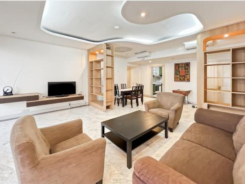 Menteng Apartamento | Large & Luxury Menteng Apt 3BR Pool, Gym Wi-Fi