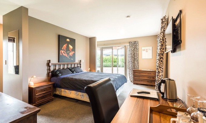 Rolleston Casa | Gran dormitorio principal con baño y baño en nuestra casa privada