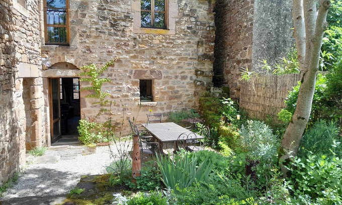 Aiguelèze Casa | Large medieval village house, pets welcome, private pool.