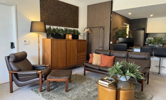 Braddon Condominio | Large Mid Century Styled Studio in the heart of Braddon