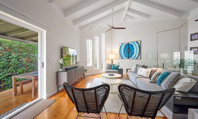Suffolk Park Casa | Gran casa de 2 pisos con encanto moderno y 4 camas