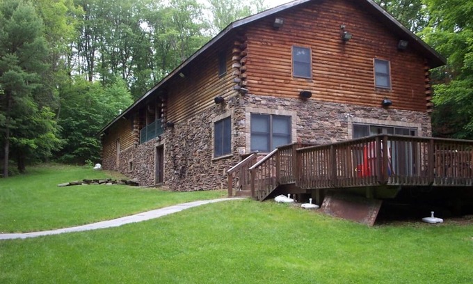 Mongaup Valley Cabina | Gran cabina moderna con bañera de hidromasaje escondida en el bosque
