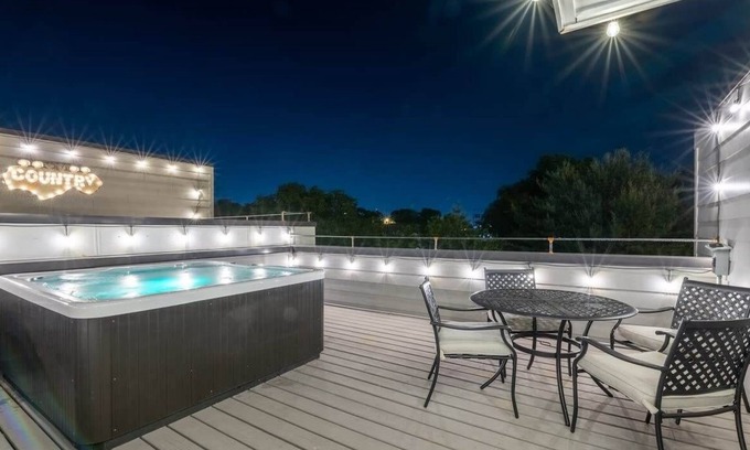 Berry Hill Casa | Large New Luxury Home! Skyline Views + HOT TUB!