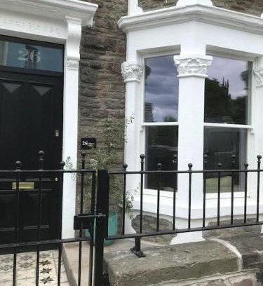 Southville Casa | Large newly refurbished house close to harbour