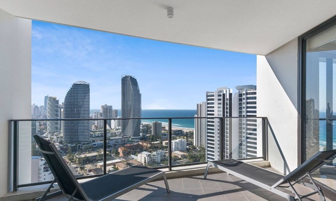 Broadbeach Apartamento | Large Ocean Views 4BR Sub-Penthouse - Sierra Grand - CoastHM