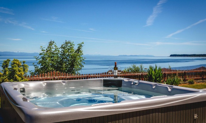 Campbell River Casa | Gran casa frente al mar con jacuzzi!
