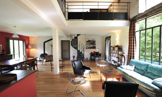 Saint-Front-sur-Nizonne Casa | Gran casa antigua, tranquila con piscina privada.