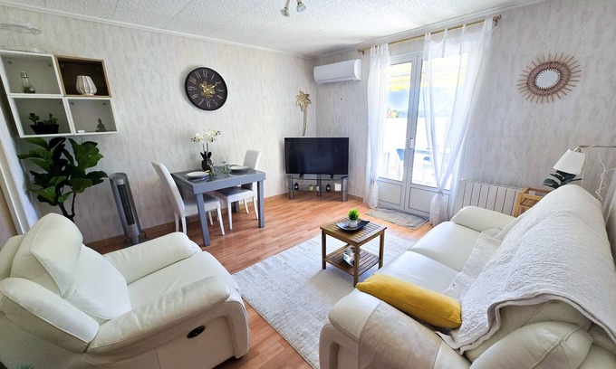 Greoux-les-Bains Apartamento | Large one-bedroom apartment - 2 people - elevator - terrace - parking