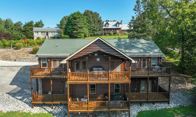 Kodak Cabina | 🏔Large Open Cabin, Jaw Dropping Views, Hot Tub and more! 🌊
