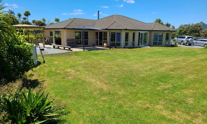 Parua Bay Casa | Large open plan home with outstanding views and sun - Close to shops and beach