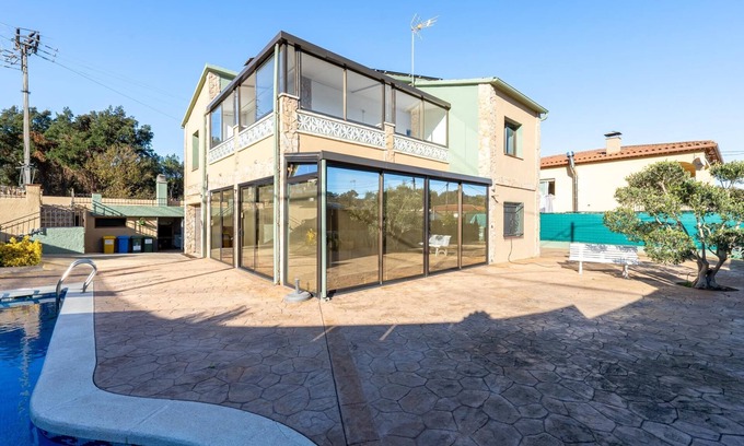Llagostera Villa | Gran zona exterior con piscina privada y barbacoa