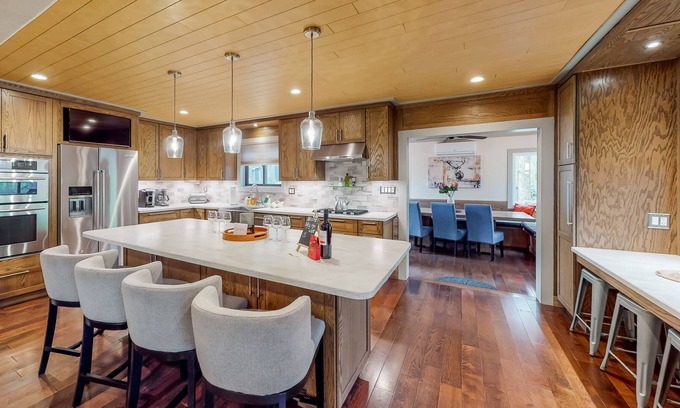 East Stroudsburg Casa | Large Penn Estates home with private hot tub, fireplace & pool table - dogs ok