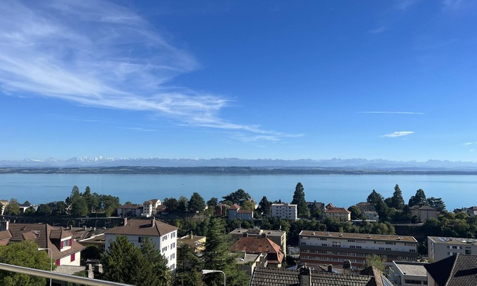Neuchatel Apartamento | Large penthouse apartment with lake view