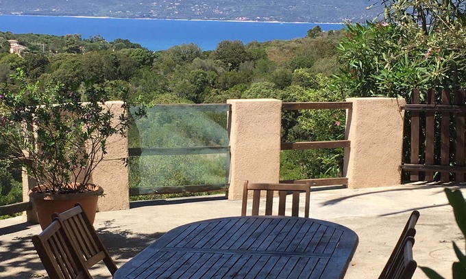 Belvedere-Campomoro Apartamento | Ático grande con impresionantes vistas del golfo de Valinco.