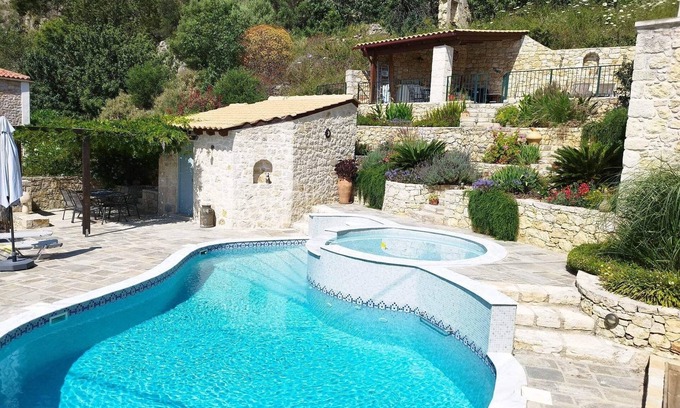 Paidochori Apartamento | Gran apartamento privado en un pueblo tradicional griego con impresionantes vistas.
