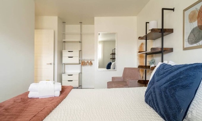 Kitchener Apartamento | Large private deck near downtown