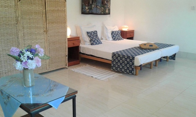 Serrekunda Cama Y Desayuno | Amplia habitación familiar privada en B & B Villa Calliandra